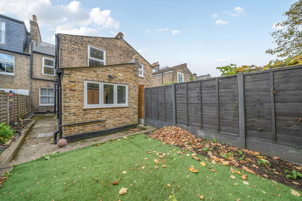 1371633-6-68ff7a1...