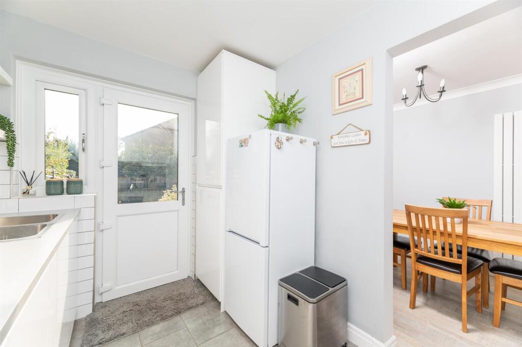 Kitchen 2.jpg