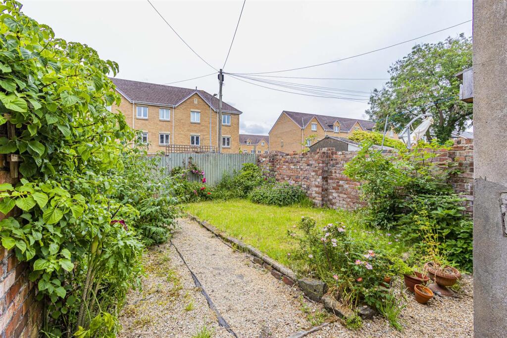 Newfoundland Road 118a-4.jpg