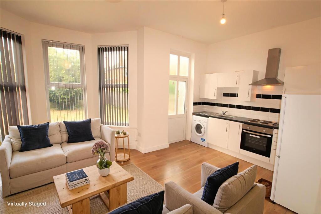 Lounge / Kitchen