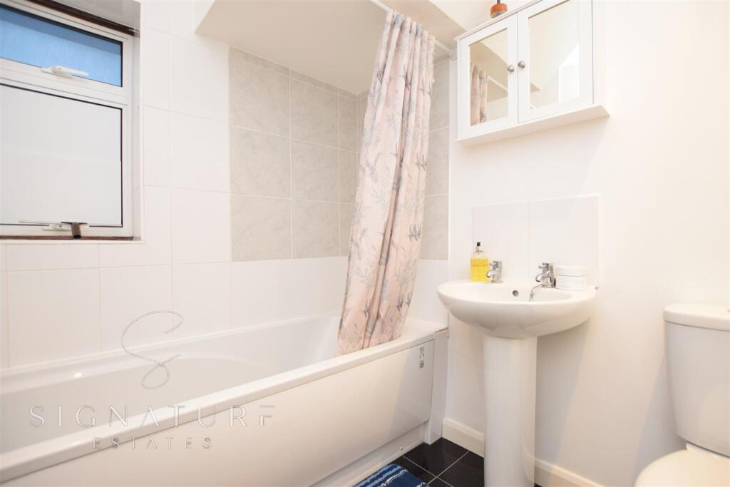 Bathroom 1.jpg