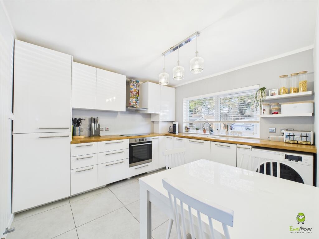 CAM03779G0-PR0227-STILL004