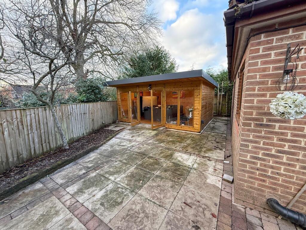 Large Timber Summer House/Professional Garden Room