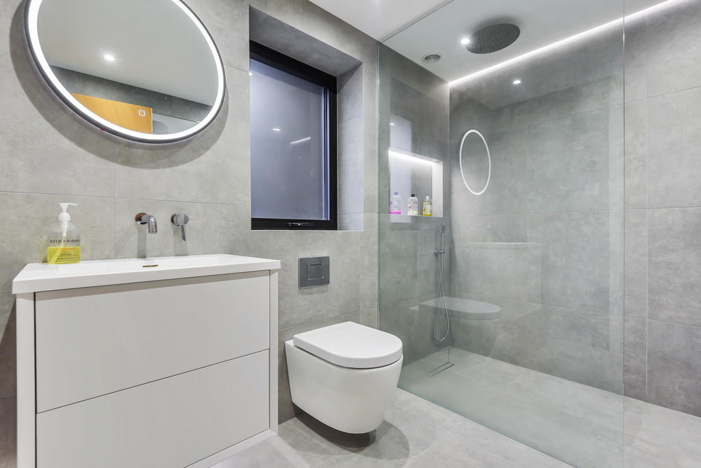 Excellent shower ...