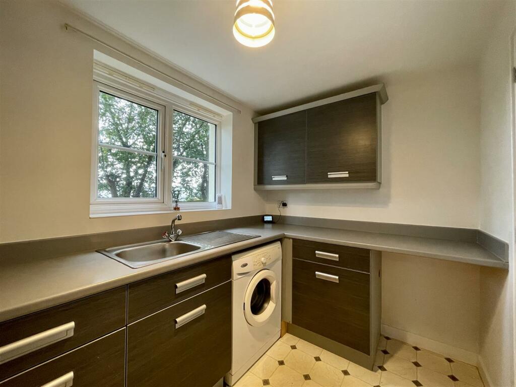 3 Kitchen.JPEG