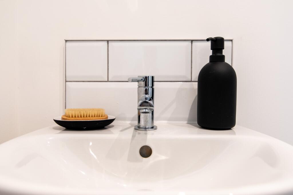 Bathroom 3 (2)