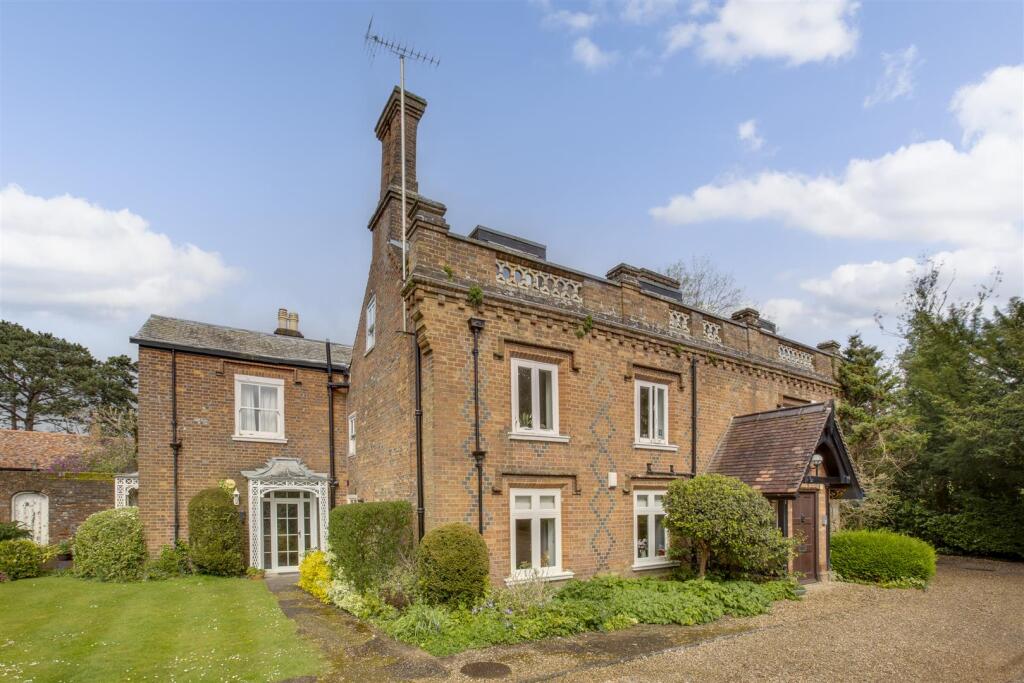 Flat 3 Totteridge House, Totteridge Lane, HP13 7LR