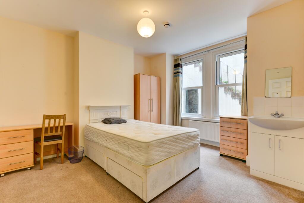 17 Shanklin Road Bedroom 1