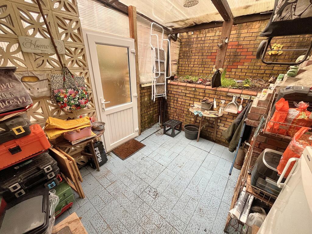Lean-to1
