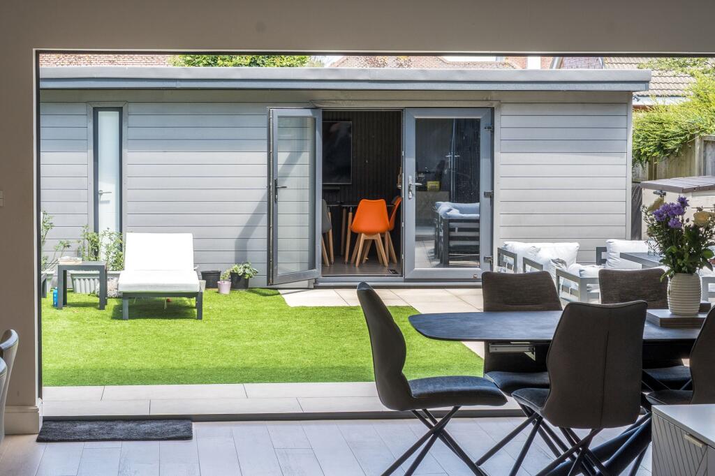 Kitchen/ Dining Room