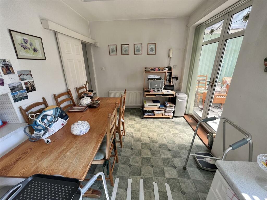 Breakfast Kitchen Aspect 3.jpg