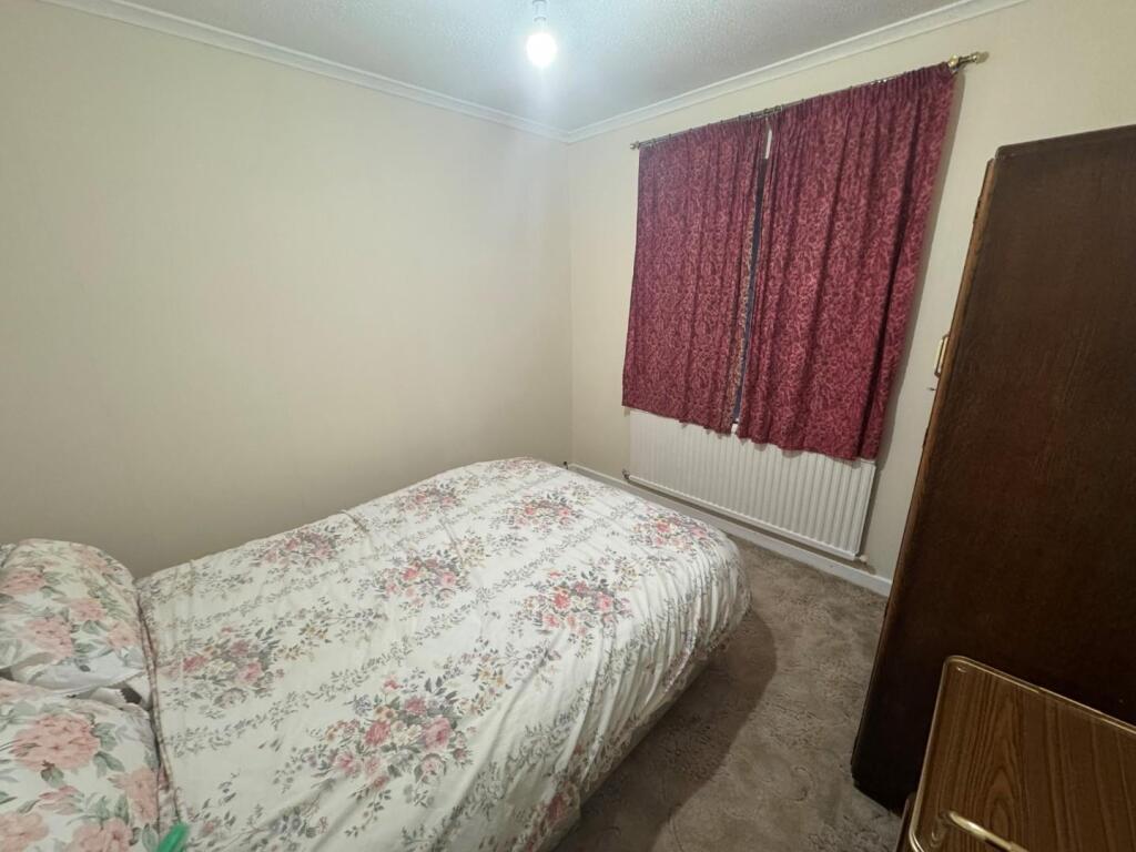 bed 2.jpg