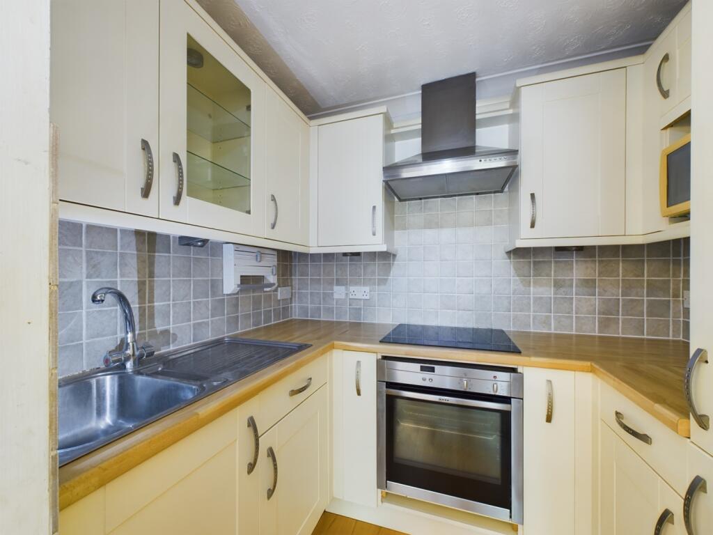 CAM02313G0-PR0061-STILL005