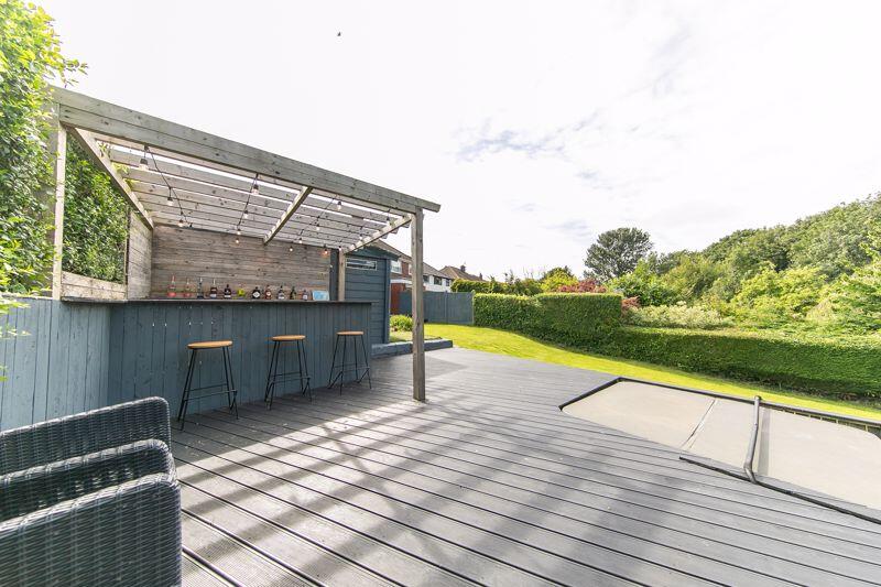 Bar, sun deck and hot tub