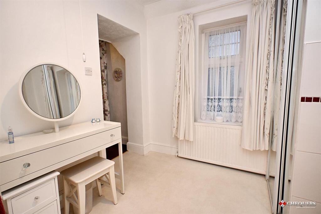 Ensuite/ dressing room