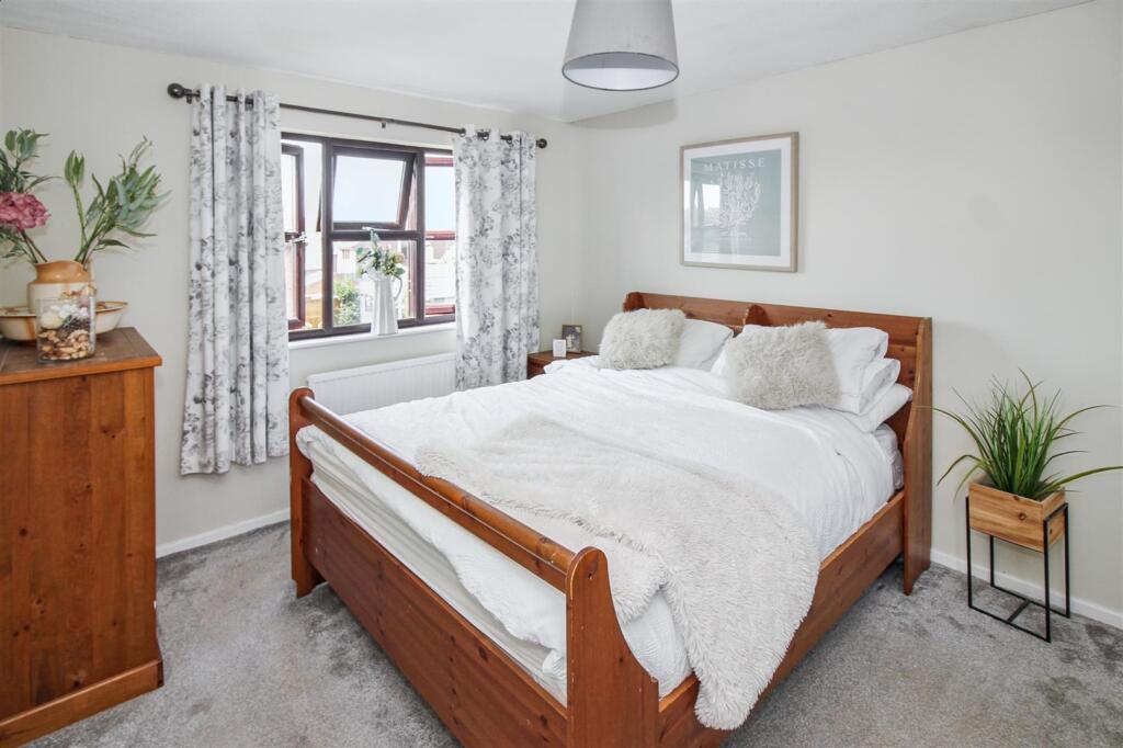 bedroom 1 (1).jpeg