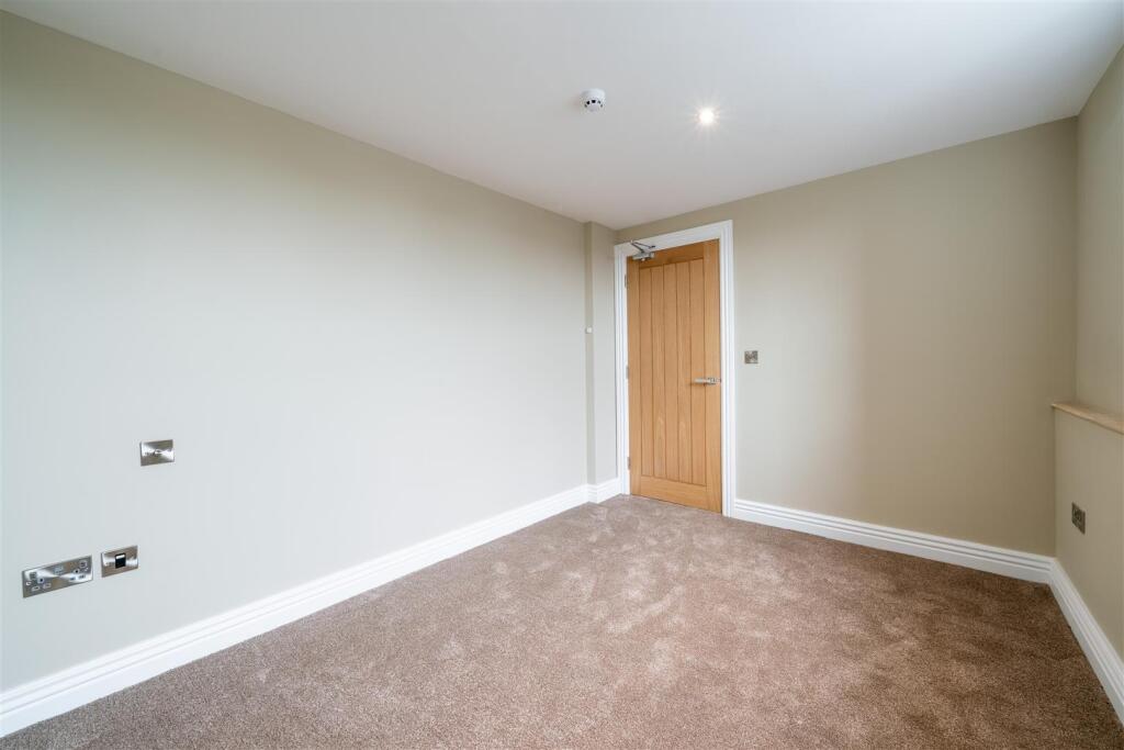 Bedroom 1-2.jpg