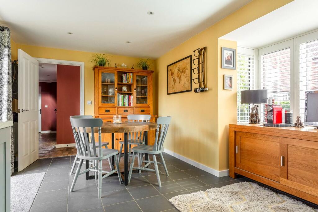 Charlwood Drive-12.jpg