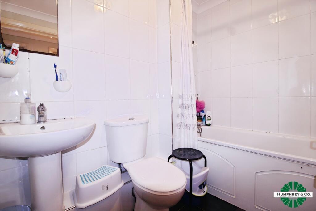 pbox-bathroom-325428.jpg