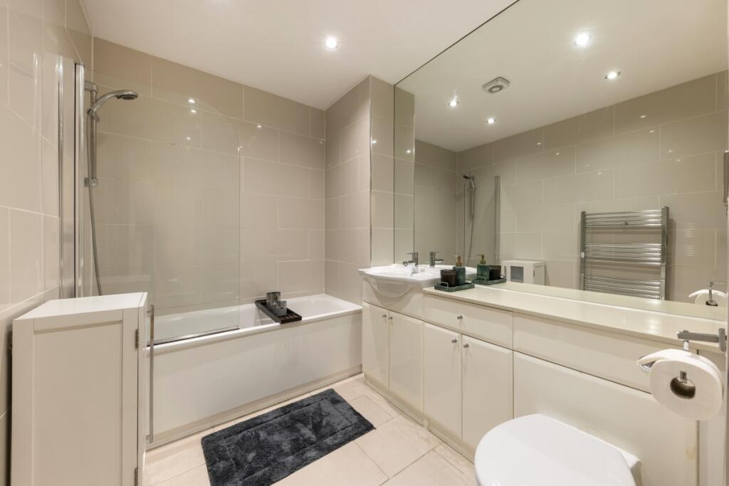 Lion Court F2 (06...