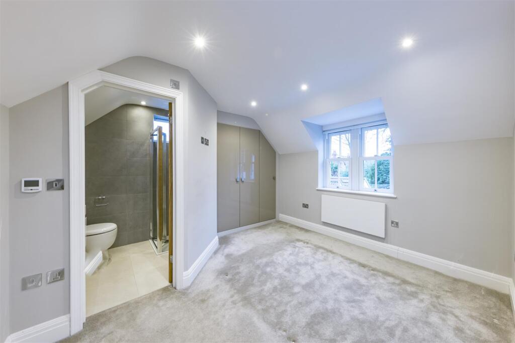 The-Old-Coach-House-Wharf-Road-GU1-4RP-25 - Copy.j