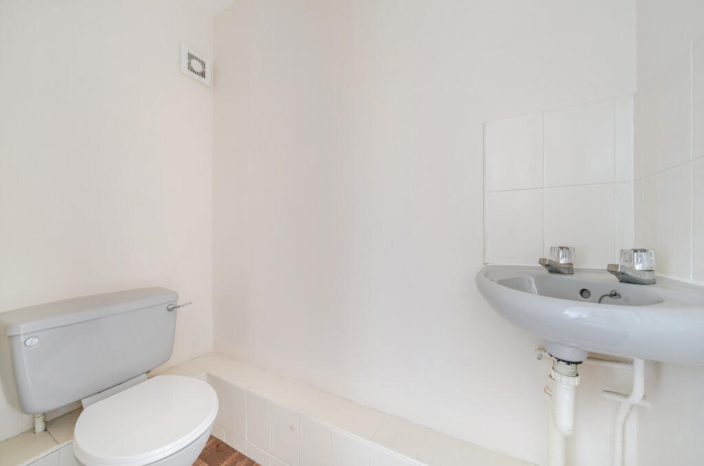 1383681-15-693805...