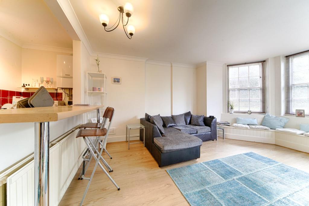 Lounge / Kitchen