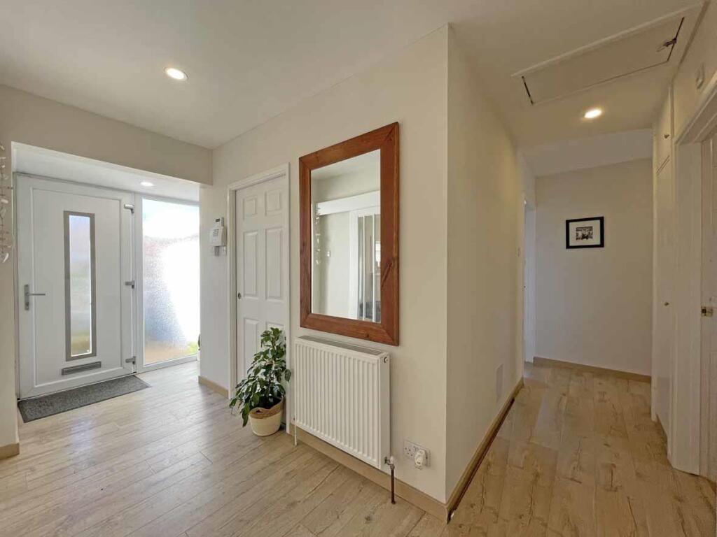 Upland Drive 104 Entrance Hall 2.jpg