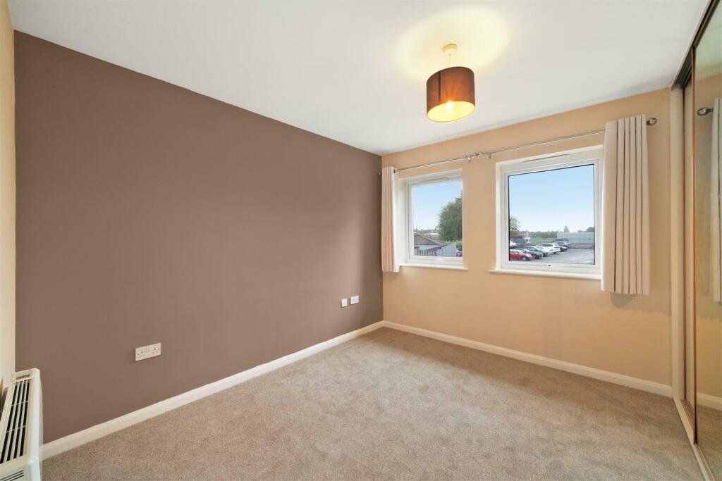 10 Southern Place, Greenford Road - 7aHqPPB4KF026P