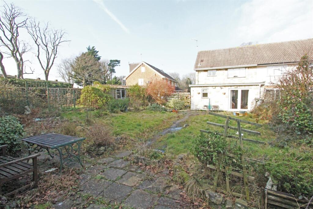 19 IMG_4632 garden rear.jpg