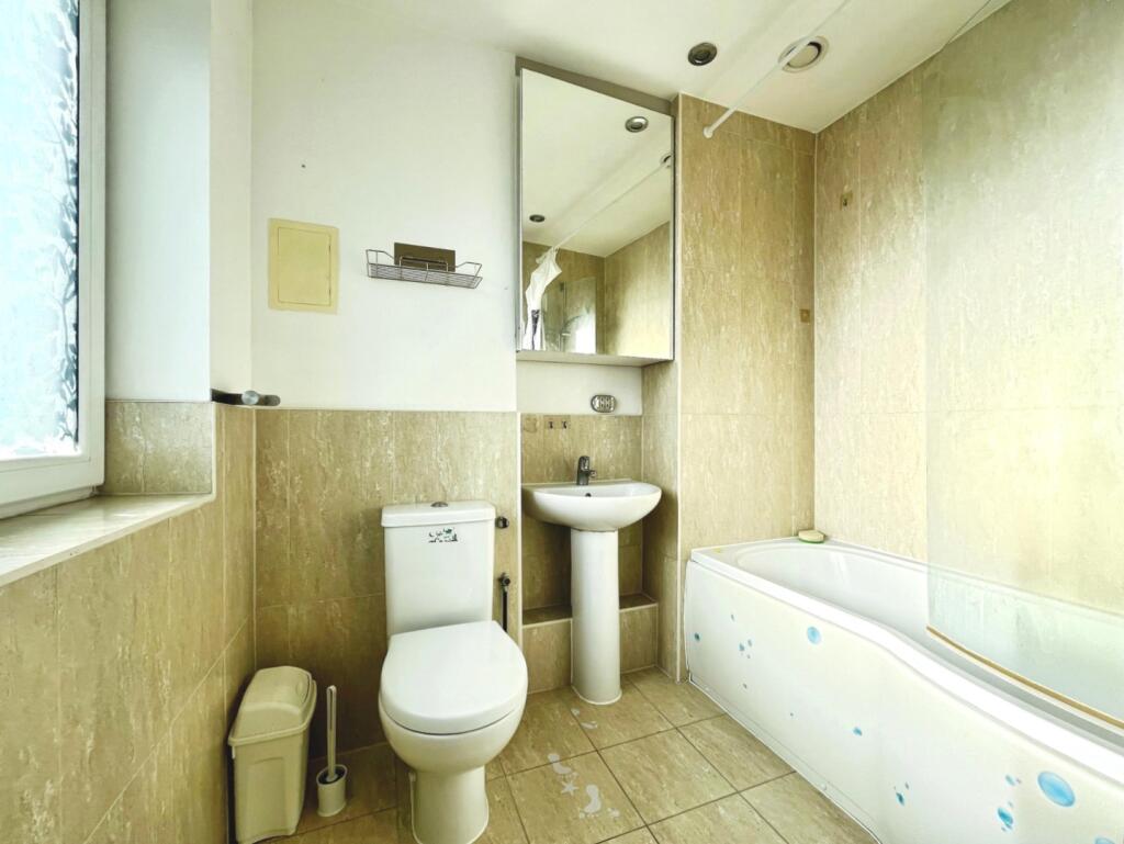 pbox-bathroom-337822.jpg