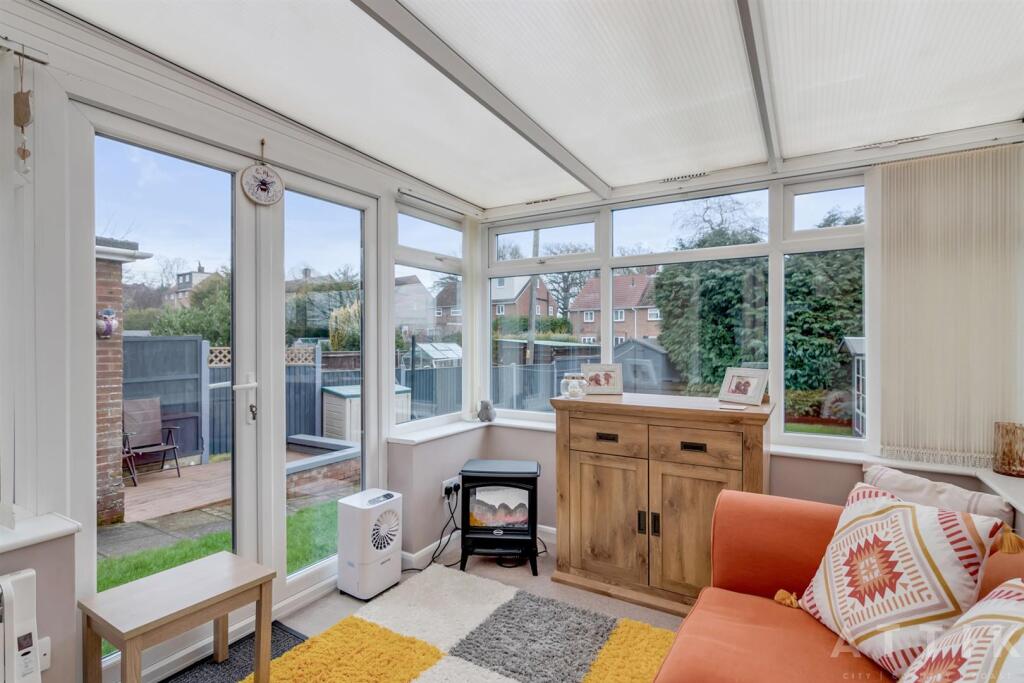 9 Bedingfield Crescent Halesworth IP19 8DZ (14).jp