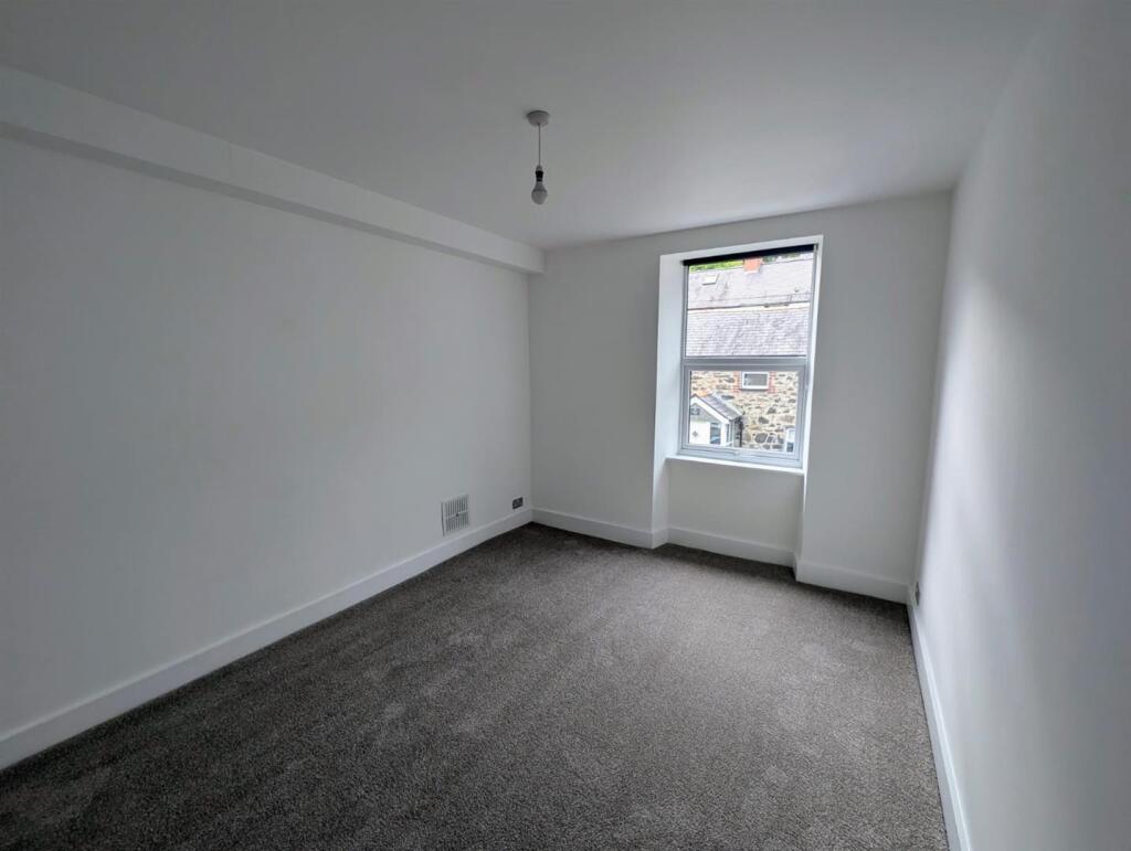 WhatsApp Image 2025-10-01 at 14.29.13_76803415.jpg