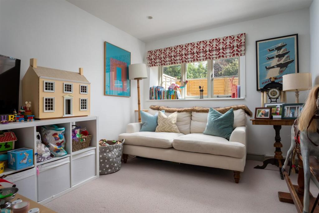 37 - 41 Ampney Crucis - GL7 5SF - Web.jpg