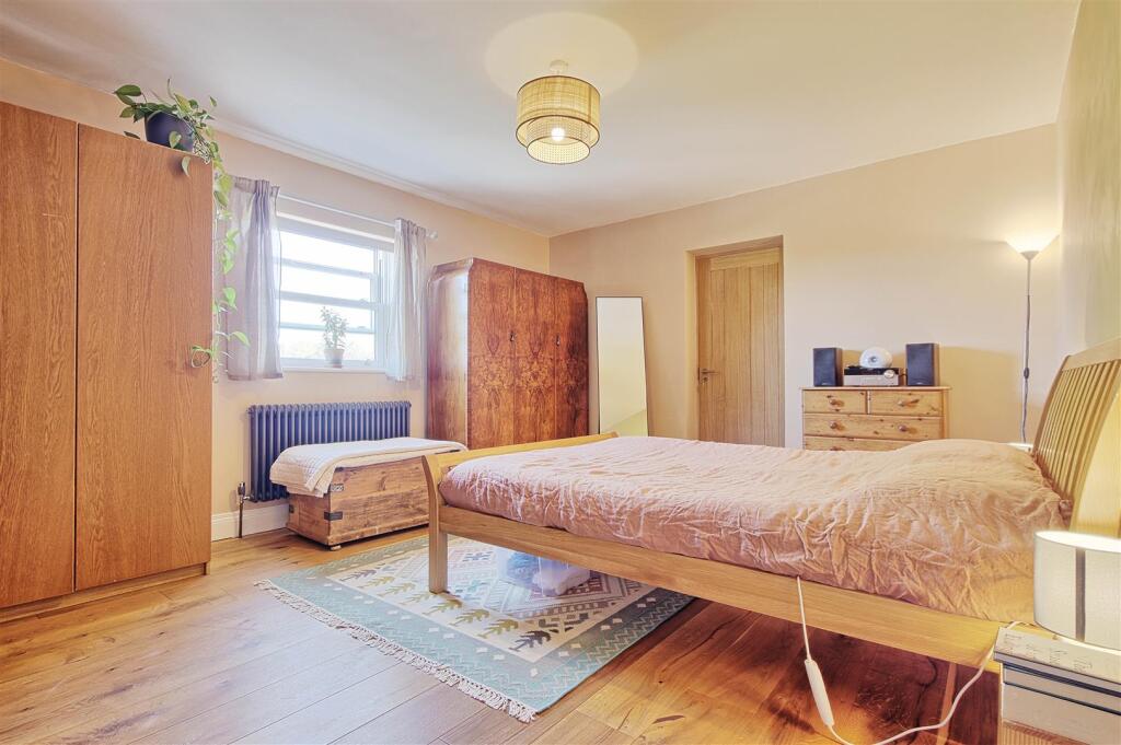Bedroom 1.jpg