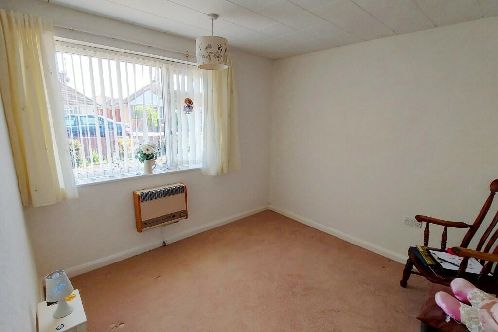 9'5 x 9'5 Bedroom 2