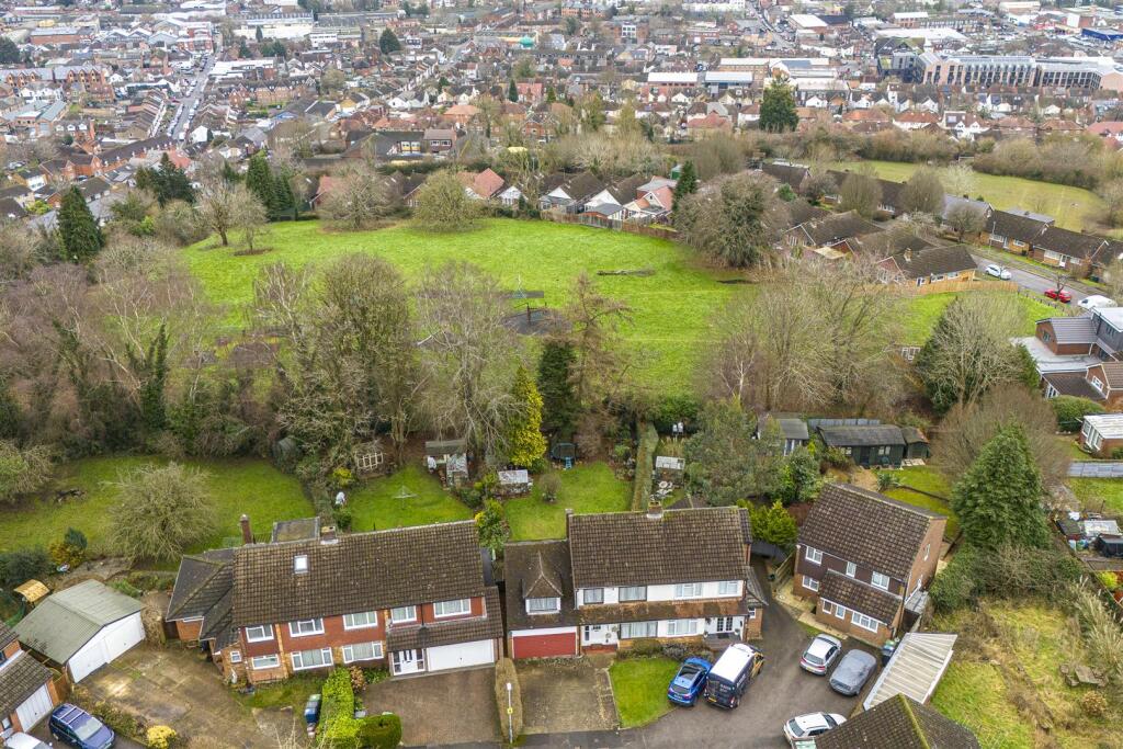 35 Mount Close, HP12 3PE-3.jpg