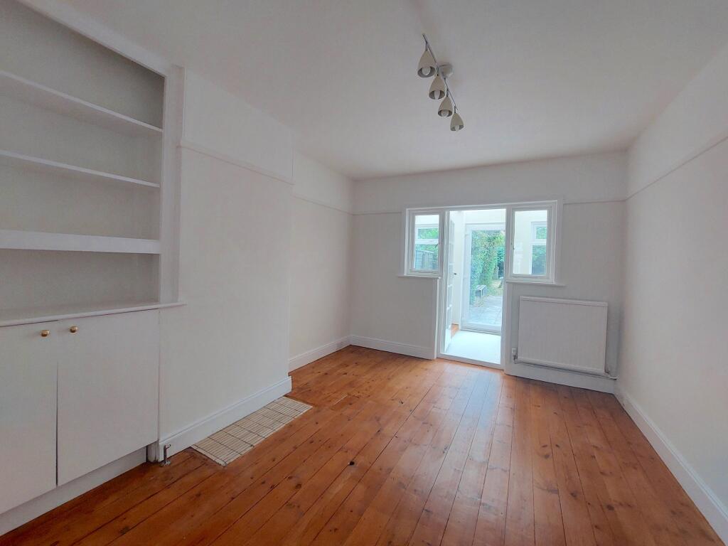 Living Room/ Dining