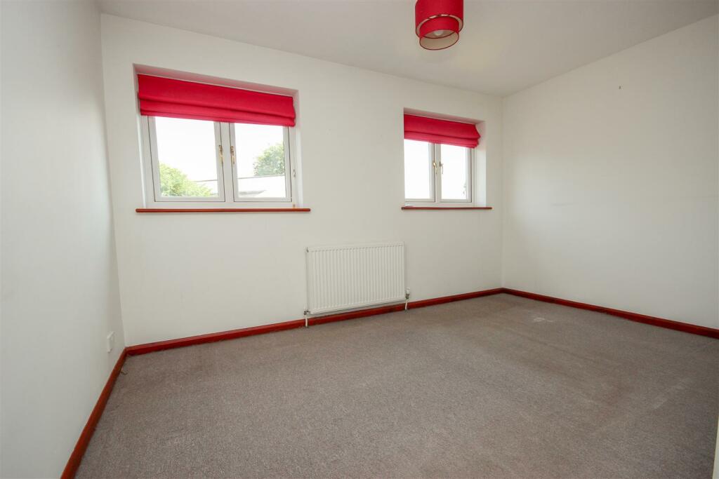 Bedroom 1.jpg