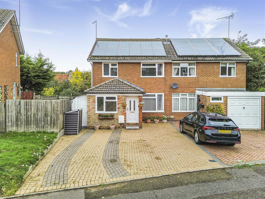 13 Grenadier Road