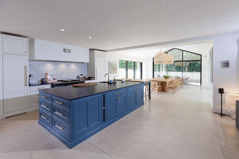 Kitchen / Dining Area 
