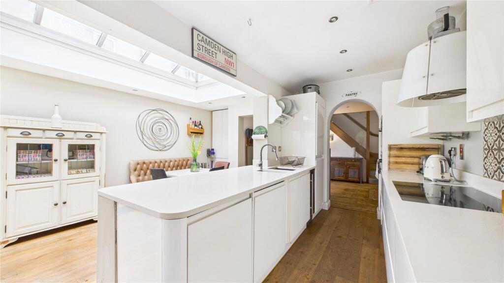 Guildford Road, Lightwater, Surrey, GU18