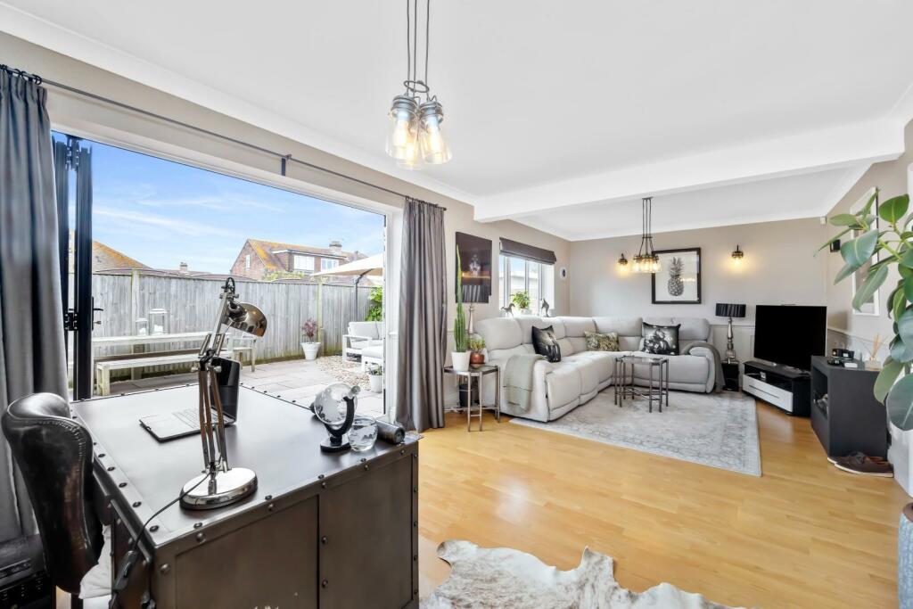 Alexandra Road 19 Lancing-001.jpg