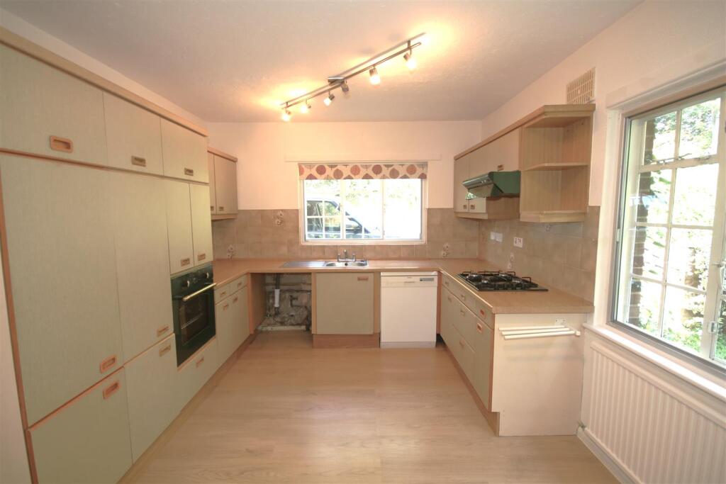Kitchen a.JPG