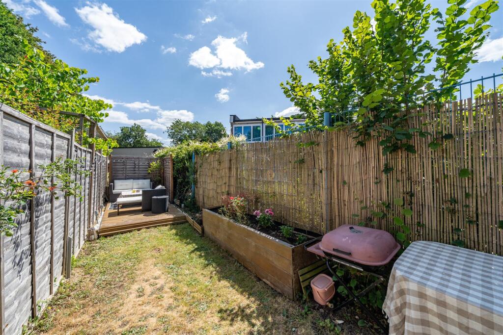 Front &amp; Rear gardens