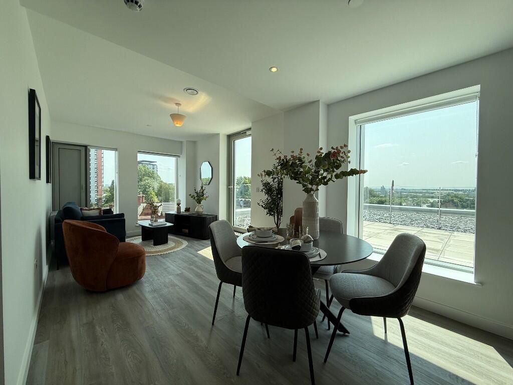 Lounge/Dining