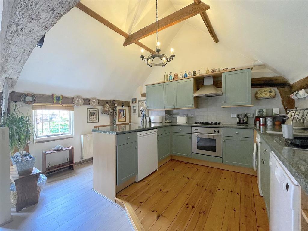 Kitchen (2).jpeg
