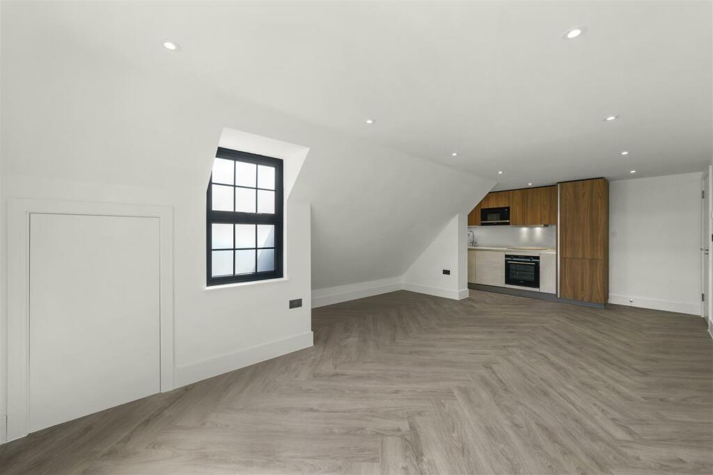Flat 5 - 7, Sudbury Hill Close ,  - JpPJcd2eoubAns
