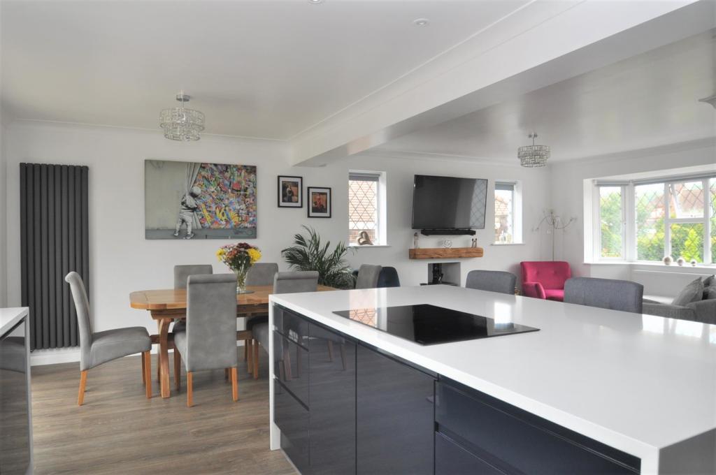 Open Plan Living Room/Kitchen