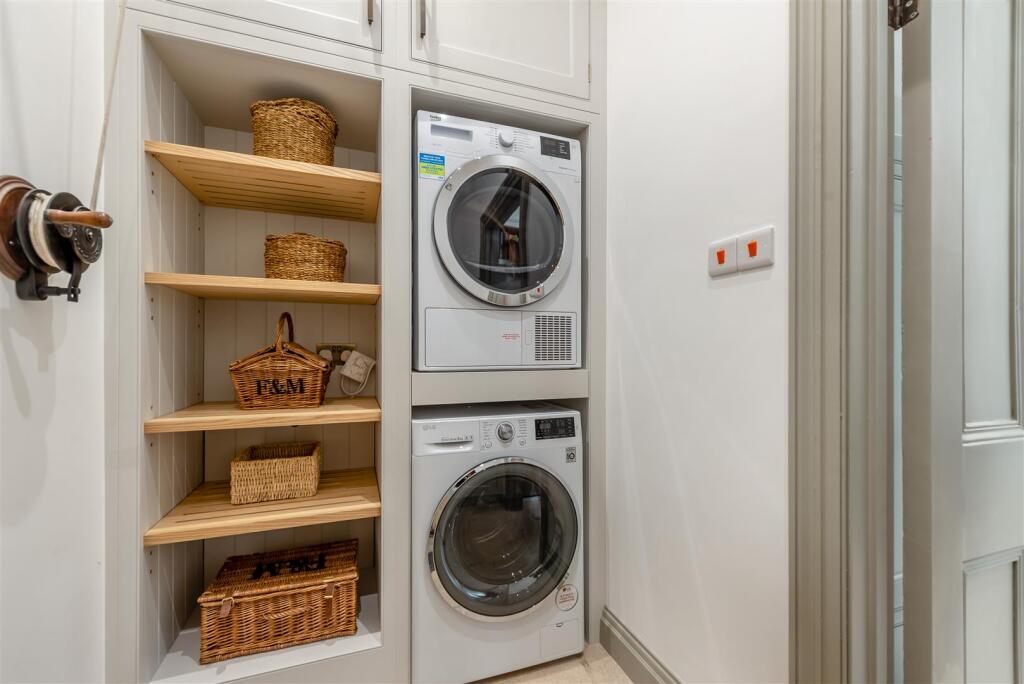 8559530-interior28.jpg